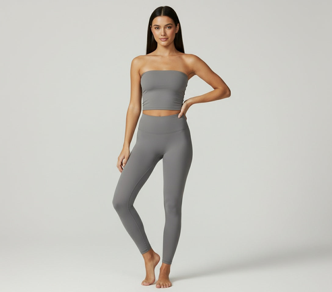 Fitness Set Diana in Grau für Damen – eng anliegendes Sporttop und High-Waist Leggings, bequem, dehnbar und ideal für Yoga, Workout oder Freizeit.