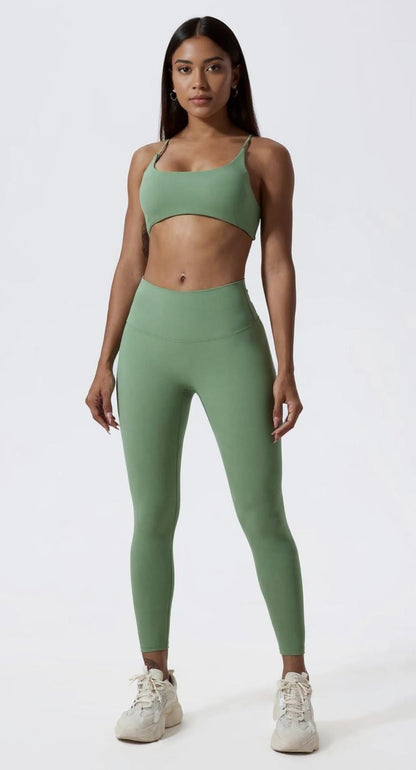 Fitness Set Elea Damen Grün – Sport BH & High Waist Leggings / Women’s green fitness set Eleanor – sports bra and high waist leggings