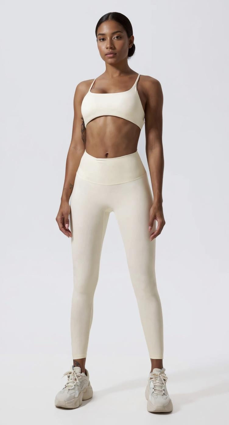 Fitness Set Elea Damen Cremeweiß – Sport BH & High Waist Leggings / Women’s cream white fitness set Eleanor – sports bra and high waist leggings